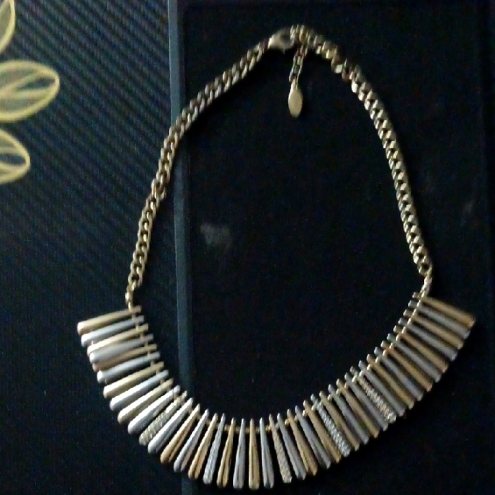 Ann Taylor Elegant Gold Necklace,EUC